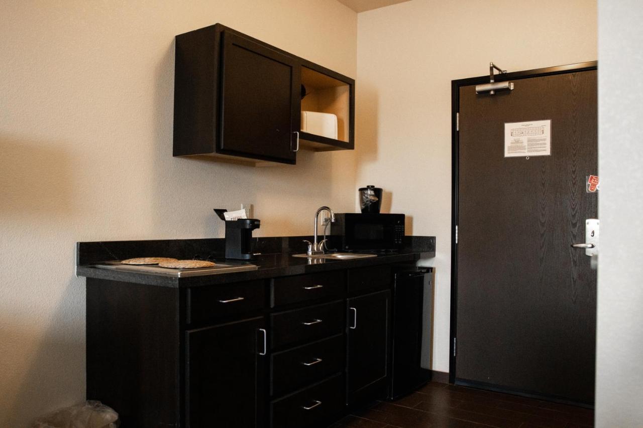 Black Gold Suites Stanley Екстериор снимка