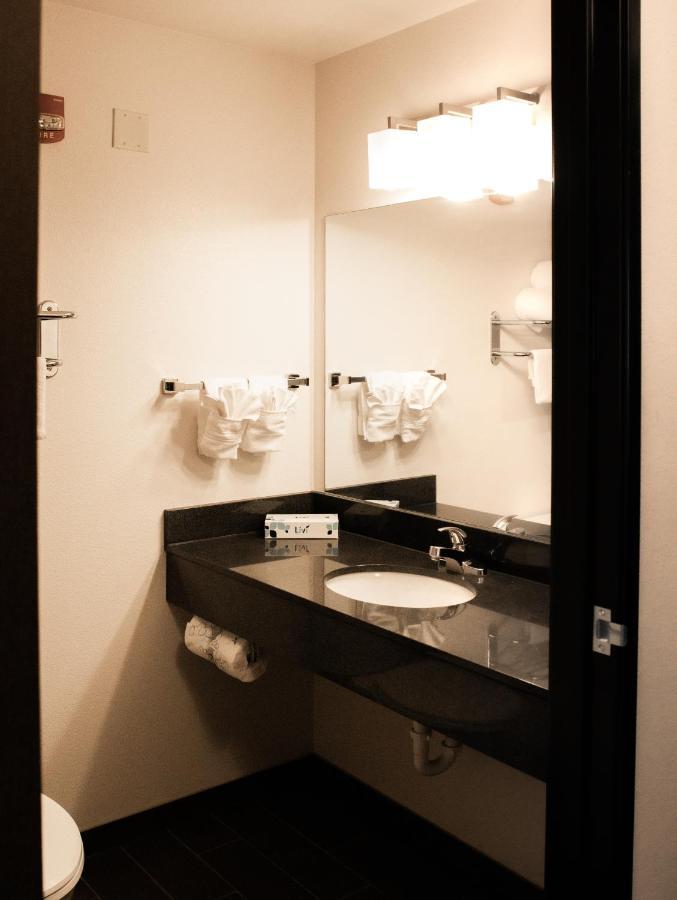 Black Gold Suites Stanley Екстериор снимка