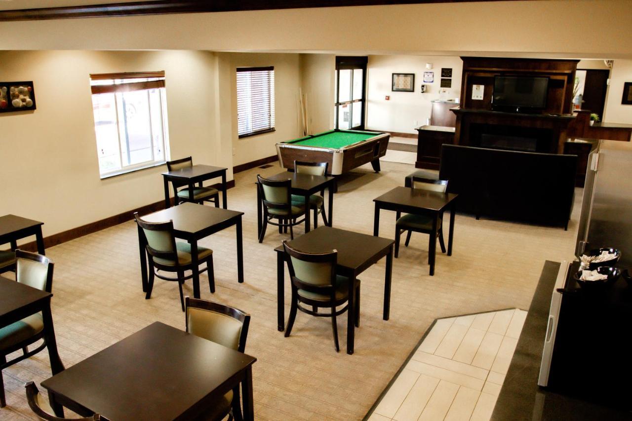 Black Gold Suites Stanley Екстериор снимка