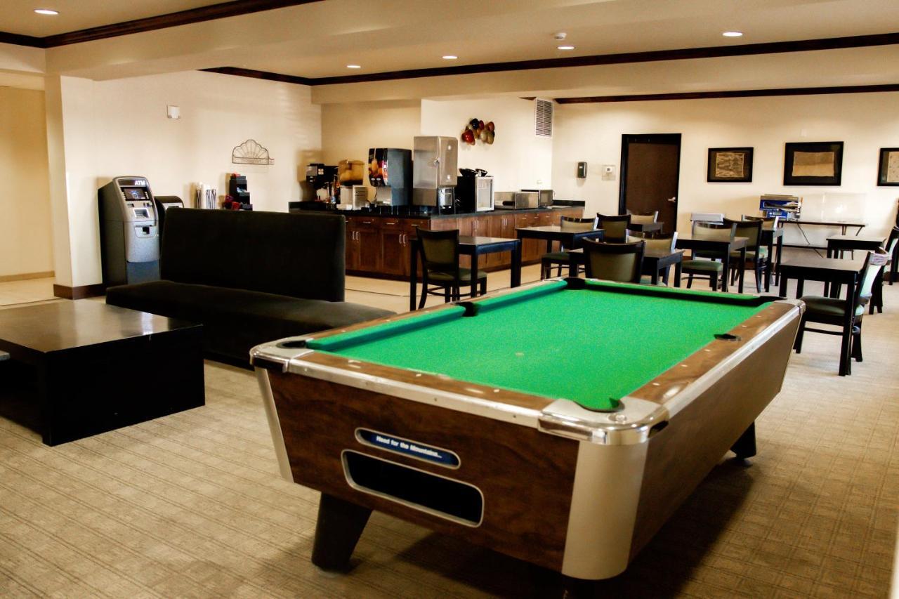 Black Gold Suites Stanley Екстериор снимка