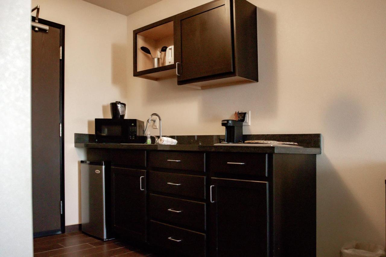 Black Gold Suites Stanley Екстериор снимка