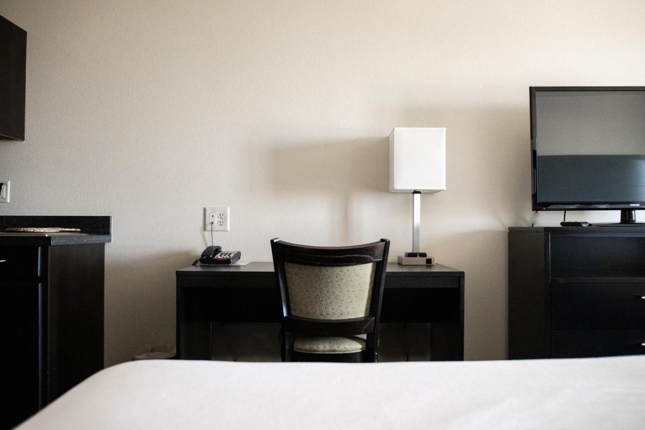 Black Gold Suites Stanley Екстериор снимка